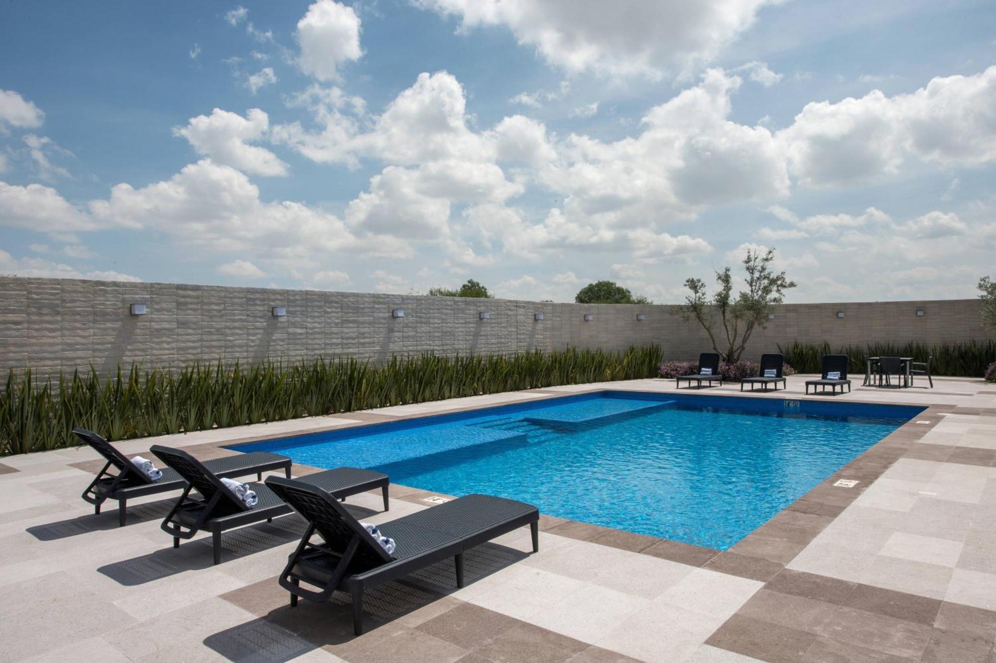 Courtyard By Marriott San Luis Potosi, Los Lagos San Luis Potosí Exterior foto